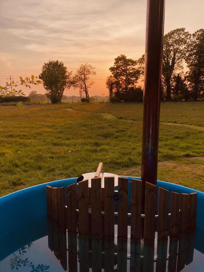 Somerleyton Meadows - The Hideaway Hut & Hot Tub Herringfleet 외부 사진